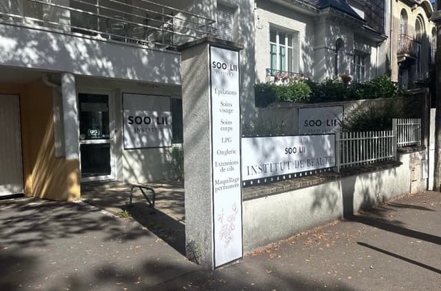 Soo Lii Institut — Cabine esthétique / bien-être · Poste de prothésie ongulaire