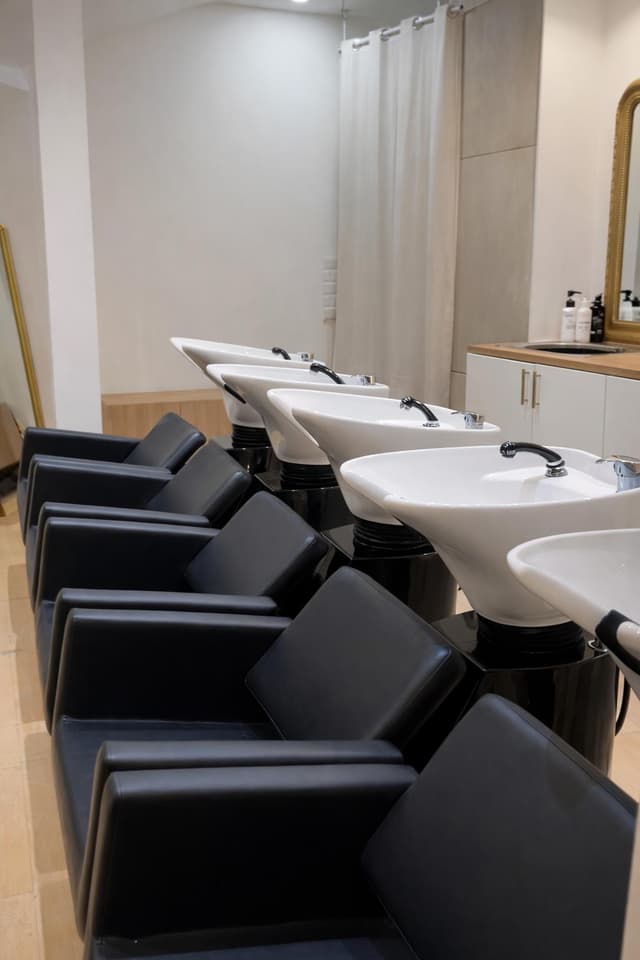 L'Appartement 80 — Cabine esthétique / bien-être · Fauteuil de coiffure
